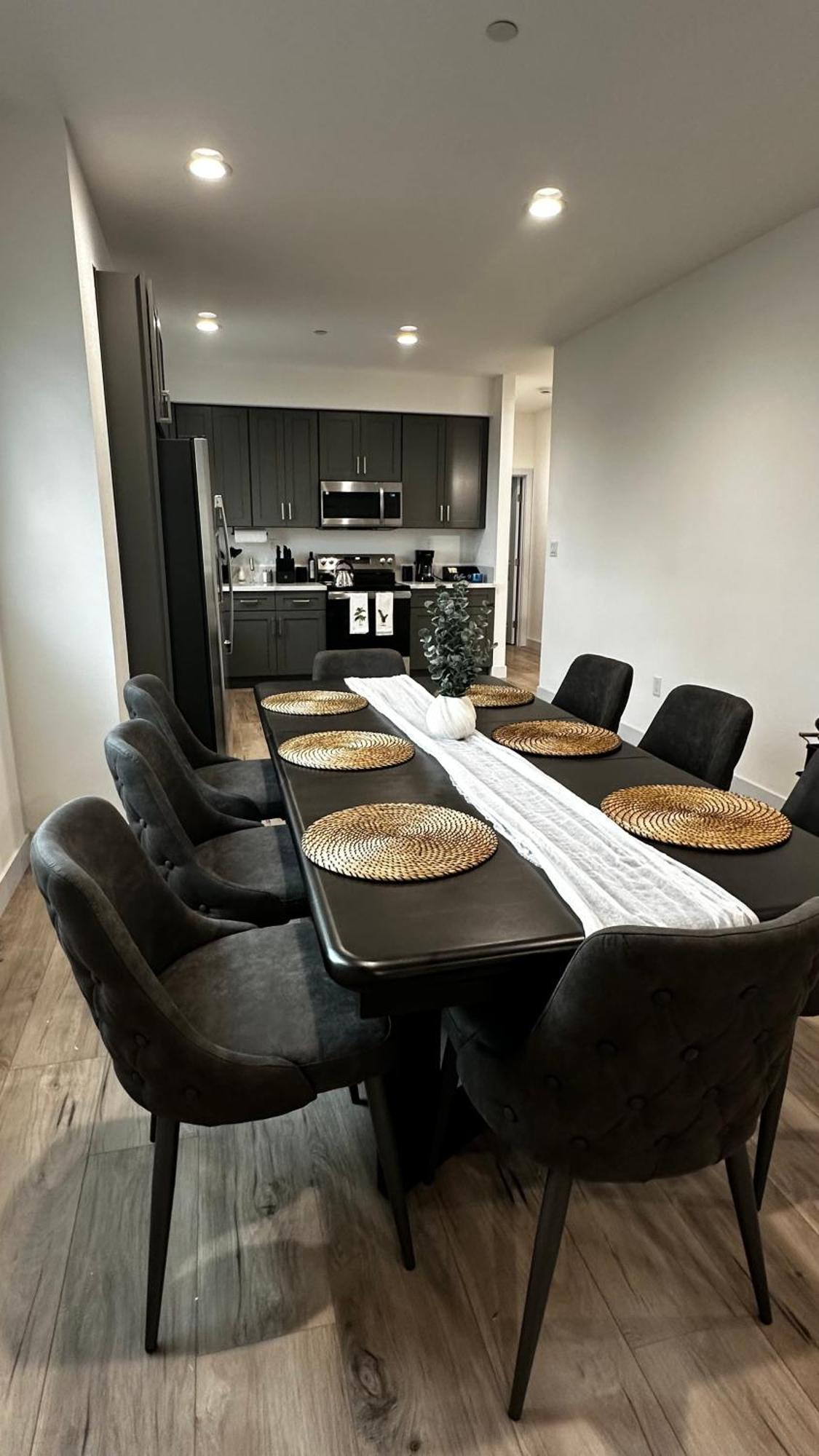Apartment Hidden Gem In South La- Roomy, Quiet & *