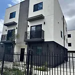 Hidden Gem In South La- Roomy, Quiet & Central