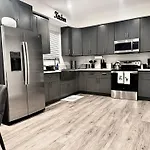Hidden Gem In South La- Roomy, Quiet & Central