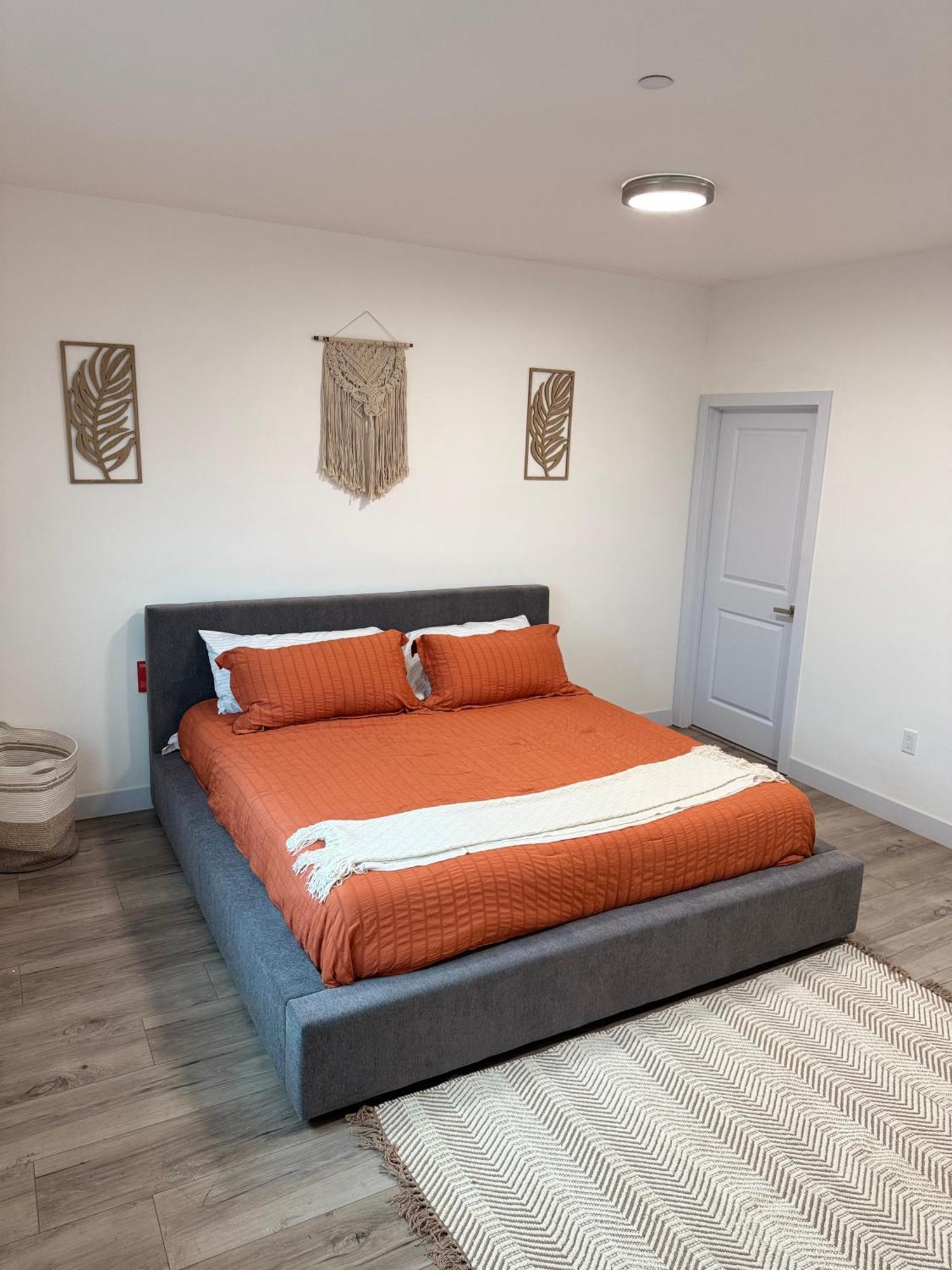 Hidden Gem In South La- Roomy, Quiet & Apartment
