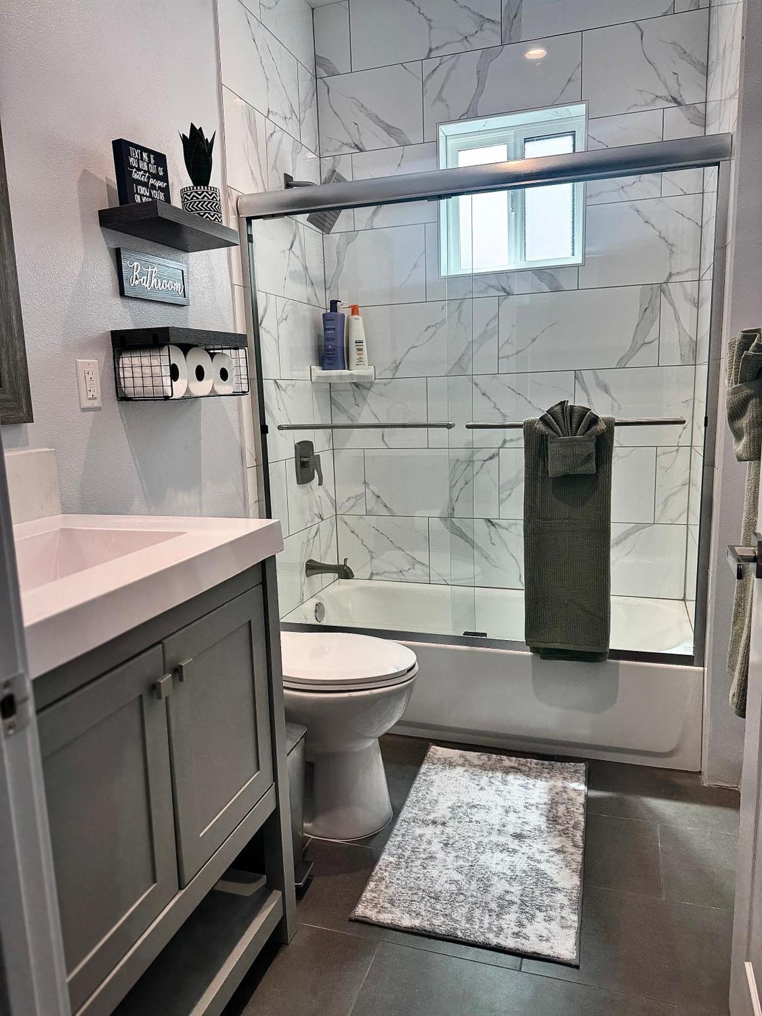 Apartment Hidden Gem In South La- Roomy, Quiet & *